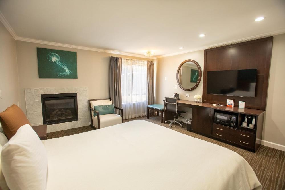 King Room with Fireplace interior